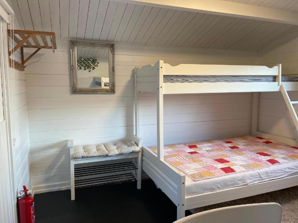 Nice Apartment With1 Bedroom Separate Living Room With A Sofa Bed And A Tiny Kitchen A Bathroom Located In Nordstrand Near By The Sea For 3 Guests With A Garden And Grill 5 Extra Guests With Extra Cost In The Cabin With Sea View Just Outside The Apar 오슬로 외부 사진